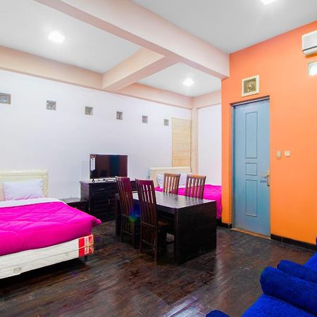 Tobana House Bintaro Hotell Jakarta Eksteriør bilde